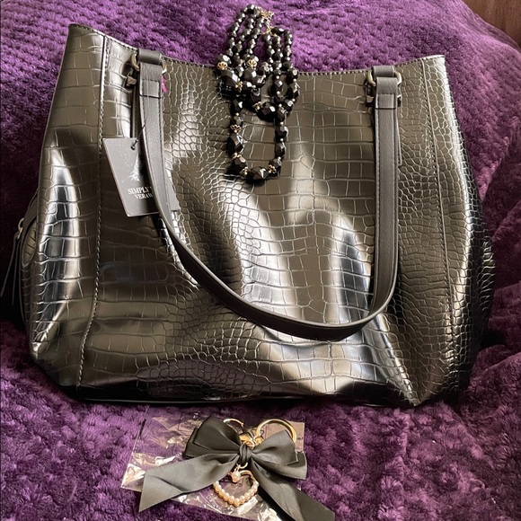 Simply Vera Vera Wang Black Large Shoulder Bag,Bow& Heart Bag Charm,Necklace NEW - Picture 1 of 12